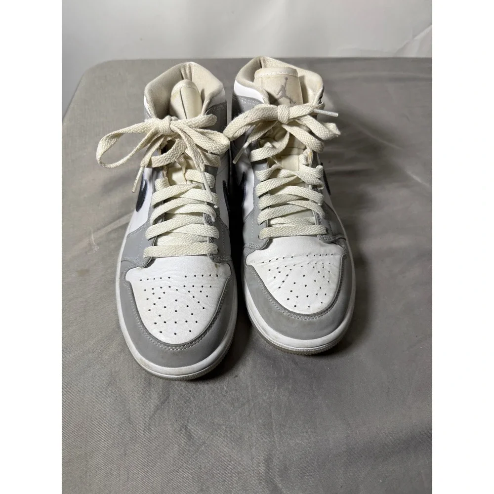 Nike Air Jordan 1 Mid Womens Size 7 Grey White Black Gum Sole Sneaker BQ6472-007